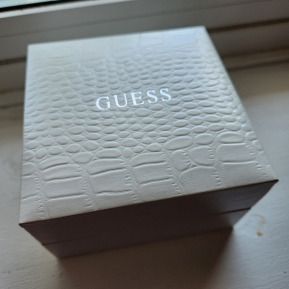 Guess U95140L1 Pink 'LOVE' Embellished Crystal Watch - Picture 6 of 6